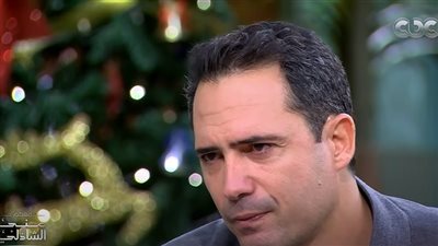 ظافر العابدين يبكي بسبب قصة مؤثرة له مع ابنته ياسمين | فيديو