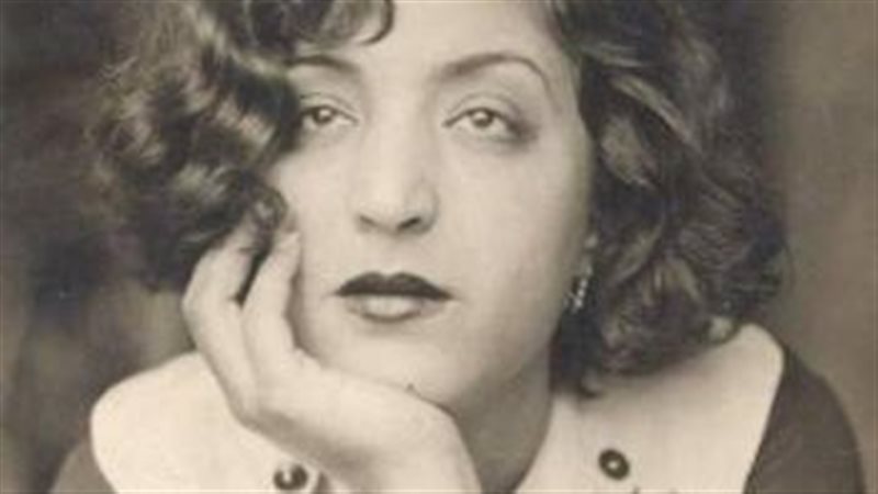 الفنانة عزيزة أمير