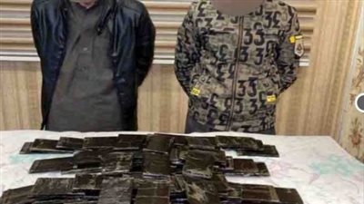 ضبط 3 عناصر إجرامية بحوزتهم مخدرات وأسلحة نارية بمطروح والبحر الأحمر 