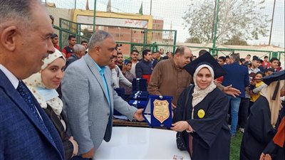 تكريم المتفوقين علميا في مركز شباب بالقناطر الخيرية