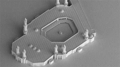 حطم الأرقام القياسية.. أصغر مجسم مطلي بالذهب للمسجد الحرام | صور