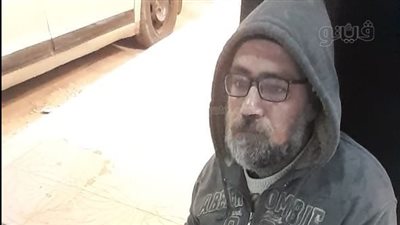 أمنيته إلحاق نجله بالتعليم.. بائع مناديل بالمنوفية يناشد المسئولين إنقاذه