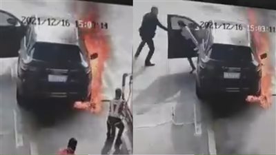 ولعوا في تنك السيارة.. لحظة إنقاذ امرأة داخل 