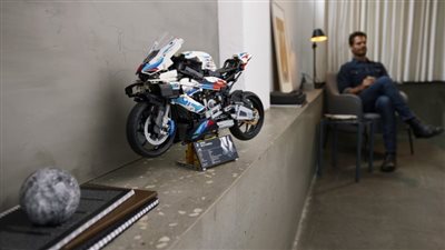 ليجو أول دراجة نارية لعبة من بي إم دبليو |صور