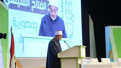 في مؤتمر المناخ.. الطيب يستحضر كلمة الشيخ المراغي في أول مؤتمرٍ عالميٍّ للأديان