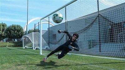 تألق حراس الأهلى فى المران بالدوحة استعدادا لمباراة السوبر الأفريقى