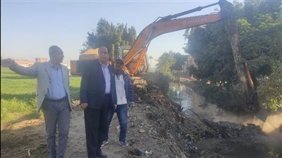  بدء تغطية ترعة العصرة أمام الكتلة السكنية في إهناسيا ببني سويف | صور