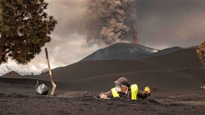 لحظة ثوران بركان سيميرو في إندونيسيا | فيديو 