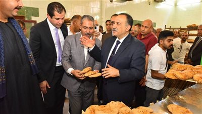 بعد توقفه سنوات، محافظ أسيوط يفتتح مخبز الثورة بالأربعين بطاقة إنتاجية 14.5 ألف رغيف