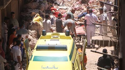 15 صورة من موقع انهيار عقارات حدائق القبة