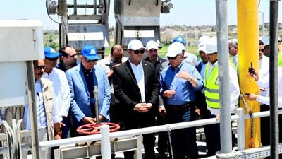 وزير الإسكان ومحافظ المنيا يتفقدان محطة معالجة صرف صحي برطباط بمركز مغاغة 