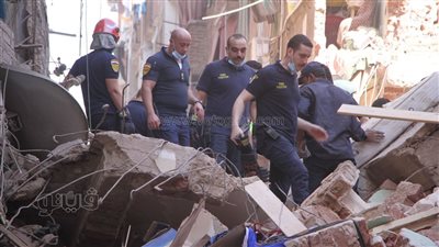 جهود مكثفة لاستخراج 4 مفقودين أسفل أنقاض عقارات حدائق القبة المنهارة (صور)