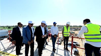 وزير الإسكان ومحافظ المنيا يتفقدان محطة مياه شرب صفانية