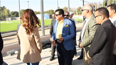 أشرف صبحي يتفقد الأعمال الإنشائية بنادي الهرم الرياضي 