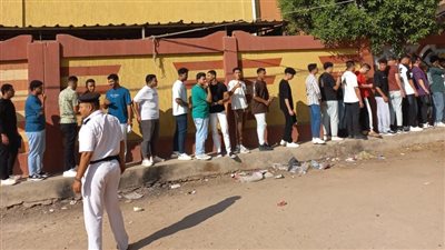 توافد طلاب الثانوية العامة لأداء امتحان اللغة العربية بالغربية (فيديو) 