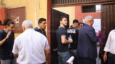 طلاب الثانوية العامة يتوافدون على لجان امتحاني الفيزياء والتاريخ بالغربية (بث مباشر)