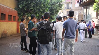 بدء توافد طلاب الثانوية العامة لأداء امتحان اللغة العربية (صور)