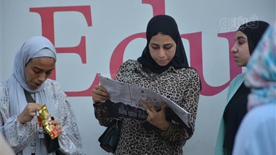 القلق يسيطر على طلاب الثانوية العامة خلال المراجعة النهائية للغة العربية (صور)