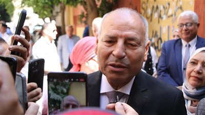 محافظ القاهرة يتفقد امتحانات الثانوية العامة بباب الشعرية (صور)