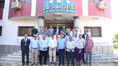 محافظ الوادي الجديد ووزيرا الري والزراعة يتفقدون المعمل المركزي لتحاليل المياه (صور)