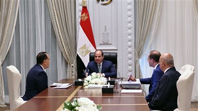  السيسي يوجه الحكومة بضرورة اتخاذ كل الاحتياطات المالية والسلعية في ظل حالة التصعيد التي تشهدها المنطقة.. الاستفادة من التجارب الدولية المتميزة في ترسيخ استقرار السياسات المالية والضريبية