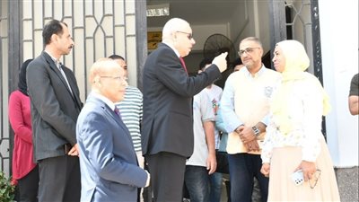 رئيس جامعة القناة يشيد بانضباط طلاب طب الأسنان خلال الامتحانات  (صور) 