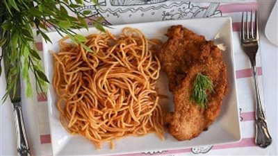 أسرع وأشهر غداء، مكرونة بالصلصة مع البانيه المقرمش