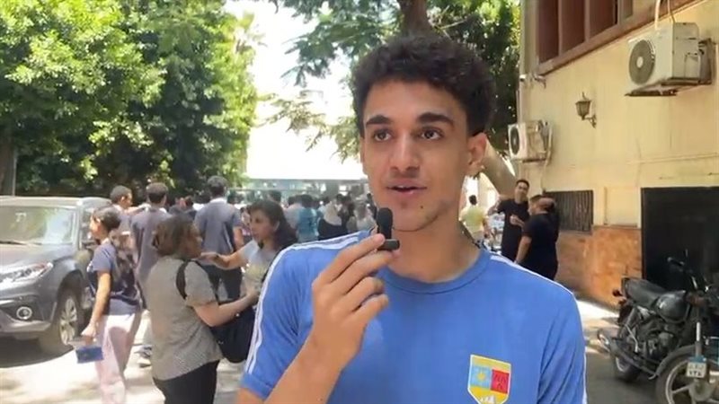 أحد الطلاب بلجنة