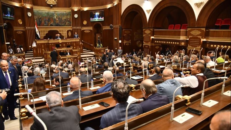 مناقشة تطوير مناهج
