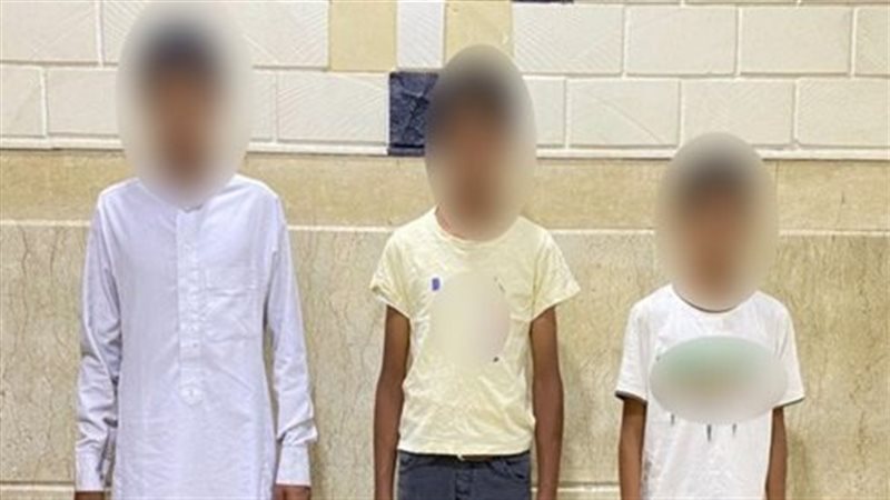 ضبط 3 طلاب تسلقوا