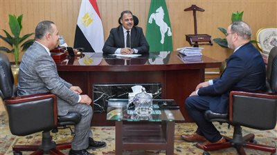 الأشموني يستقبل رئيس جهاز تنمية المشروعات الجديد بالشرقية 