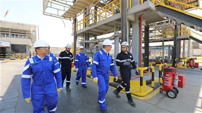 البترول تتابع منظومة الشحن والتوزيع في السويس