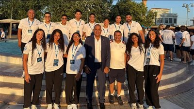 وزير الرياضة يهنئ منتخب السباحة بالزعانف بعد إنجاز بطولة العالم باليونان