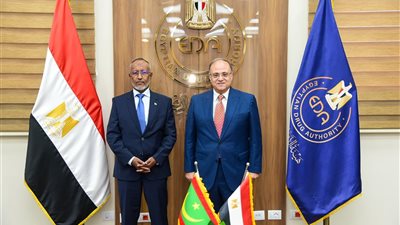 رئيس هيئة الدواء يبحث مع وزير صحة موريتانيا سبل التعاون في الرقابة الدوائية