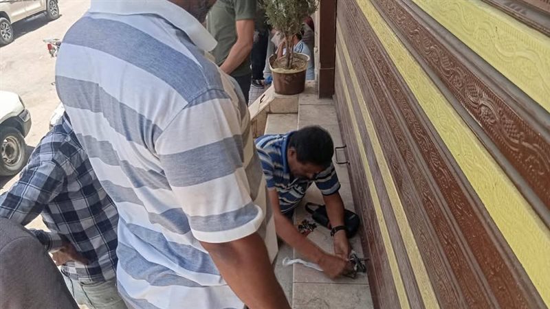 إغلاق عدد من المقاهى