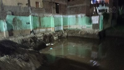 تسرب مياه ترعة أثناء أعمال تجديد مسجد في العوامية بالأقصر يرعب الأهالي خوفا على منازلهم (فيديو وصور)
