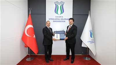 وفد جامعة بنها يزور 