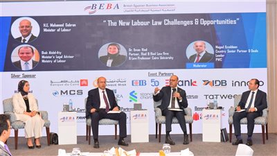 وزير العمل يفتتح ندوة تثقيفية بعنوان 