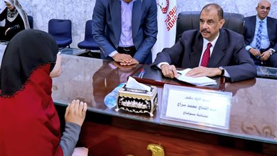 محافظ سوهاج يعقد اللقاء الجماهيري الأسبوعي للاستماع إلى شكاوى وطلبات المواطنين 