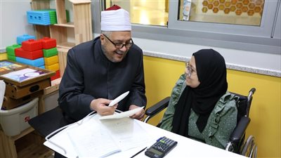 رئيس قطاع المعاهد الأزهرية يزور طلاب الشهادة الثانوية بمستشفى 57357 ومعهد الأورام (صور)