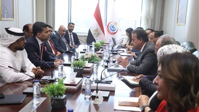 وزير الصحة يبحث إنشاء مراكز لزراعة النخاع فى الصعيد 