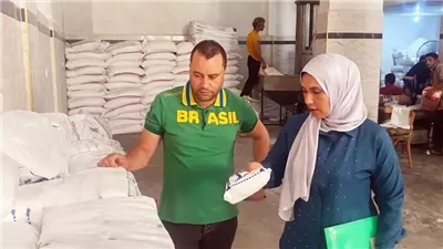 التحفظ على أغذية غير صالحة للاسنهلاك خلال حملة تموينية بأسواق الدقهلية