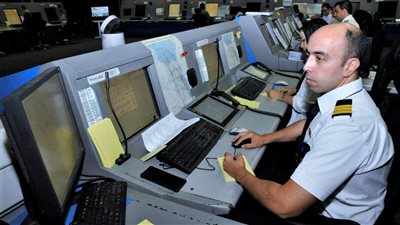 وزير الطيران: المراقبون الجويون المصريون واجهوا التحديات بكفاءة واحترافية عالية