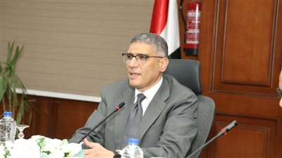 محافظ الجيزة يوجه بحزمة إجراءات عاجلة لتحديث البنية التحتية بالمنطقة الصناعية