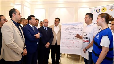 وزير الرياضة ومدير صندوق مكافحة الإدمان يتفقدان أنشطة رفع وعى الشباب بمخاطر الإدمان
