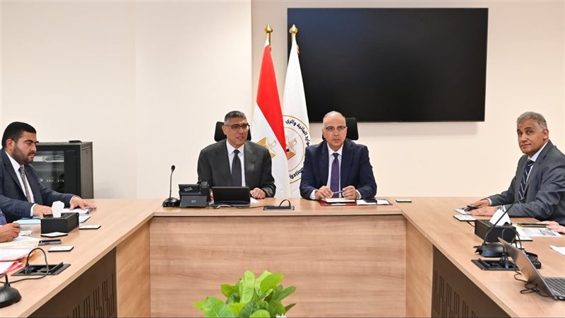 اجتماع وزير الري