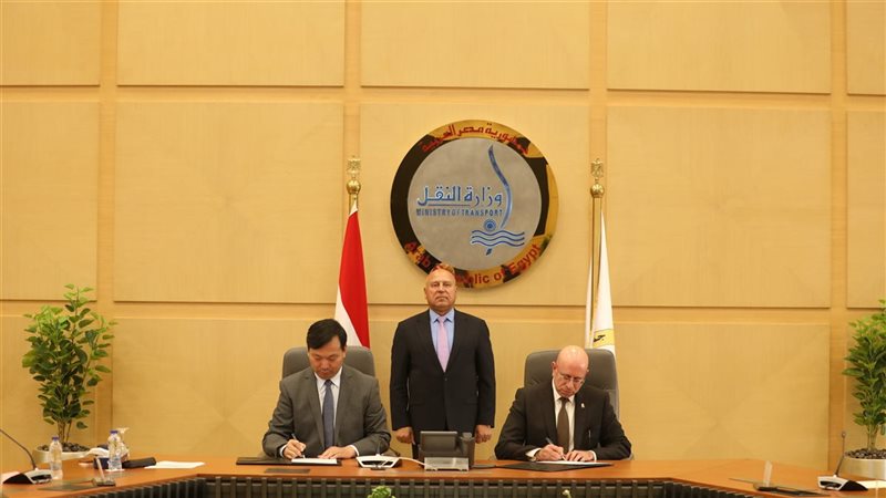  توقيع عقد بناء سفينتين