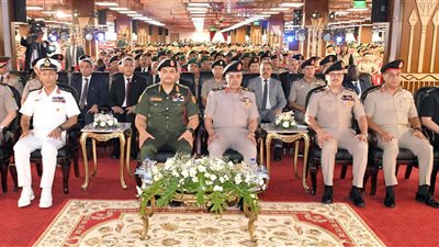 رئيس الأركان يشهد تخرج دورات جديدة من دارسي الأكاديمية العسكرية للدراسات العليا