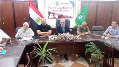 وكيل التعليم بالإسماعيلية يناقش ضوابط إجراءات النقل والندب الداخلي