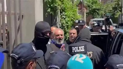 اعتقال أعلى رمز ديني في أرمينيا بتهمة محاولة الانقلاب على السلطة (فيديو)